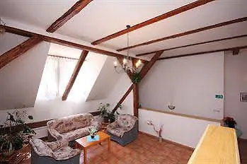 The Green Garland Otel