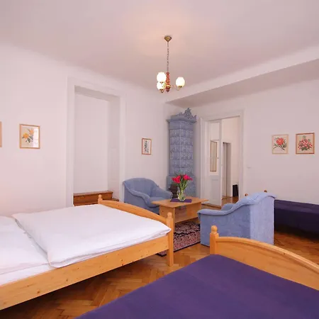 The Green Garland Hotel *