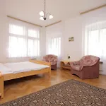 The Green Garland Hotel