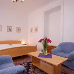 Hotel The Green Garland *